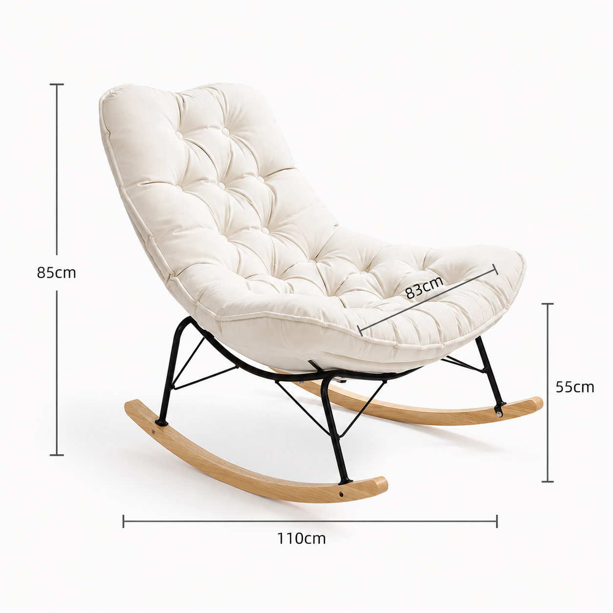 Mecedora individual con puf a juego Imelda — acolchado tufted beige, estilo nórdico moderno.