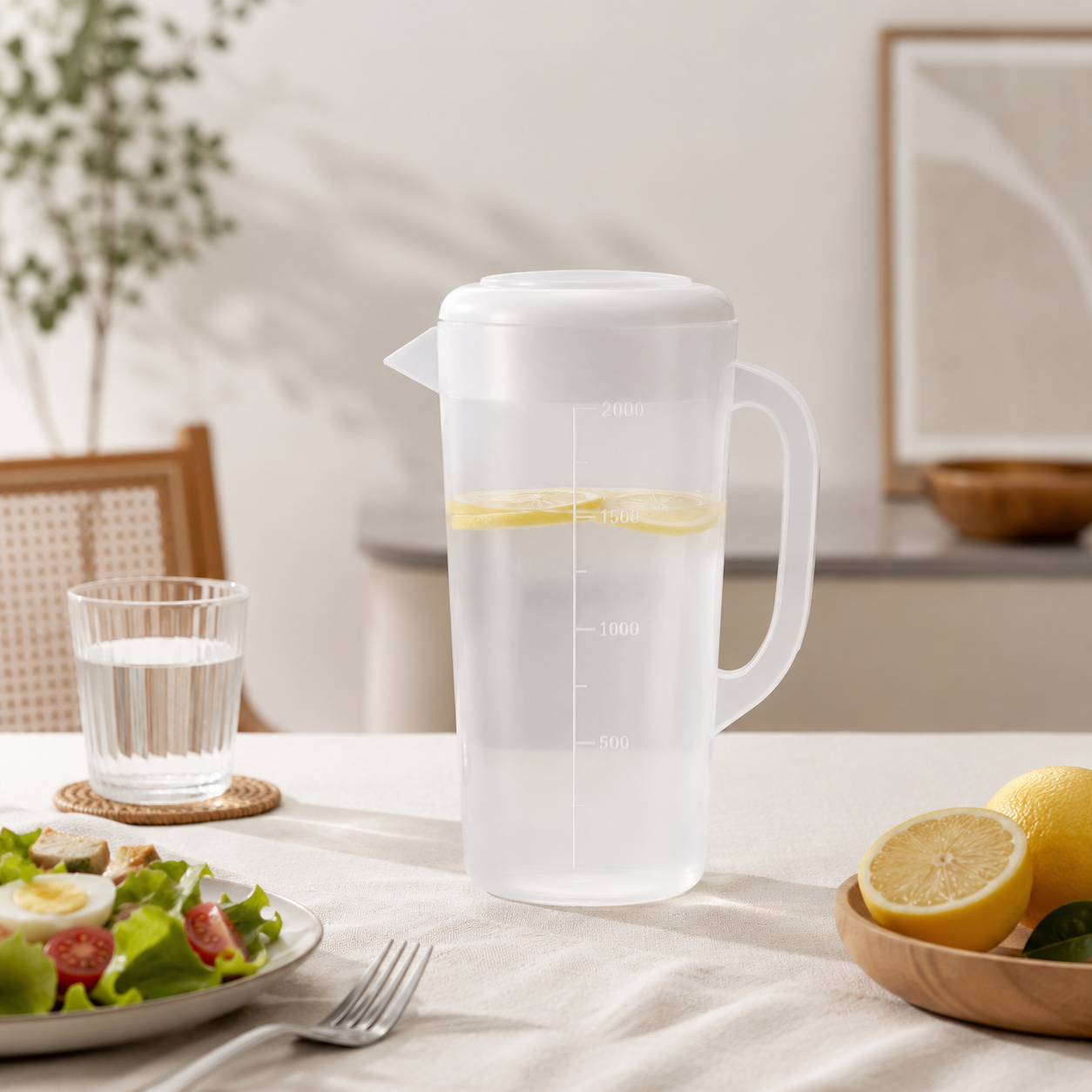 Jarra medidora de plástico con tapa y escala Myriam — 2000 ml o 2500 ml, transparente