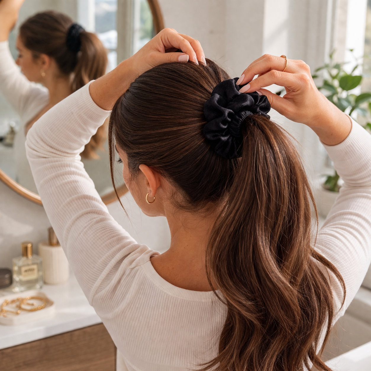 Scrunchie de satén negro para cabello — Accesorio suave y elegante set de 10