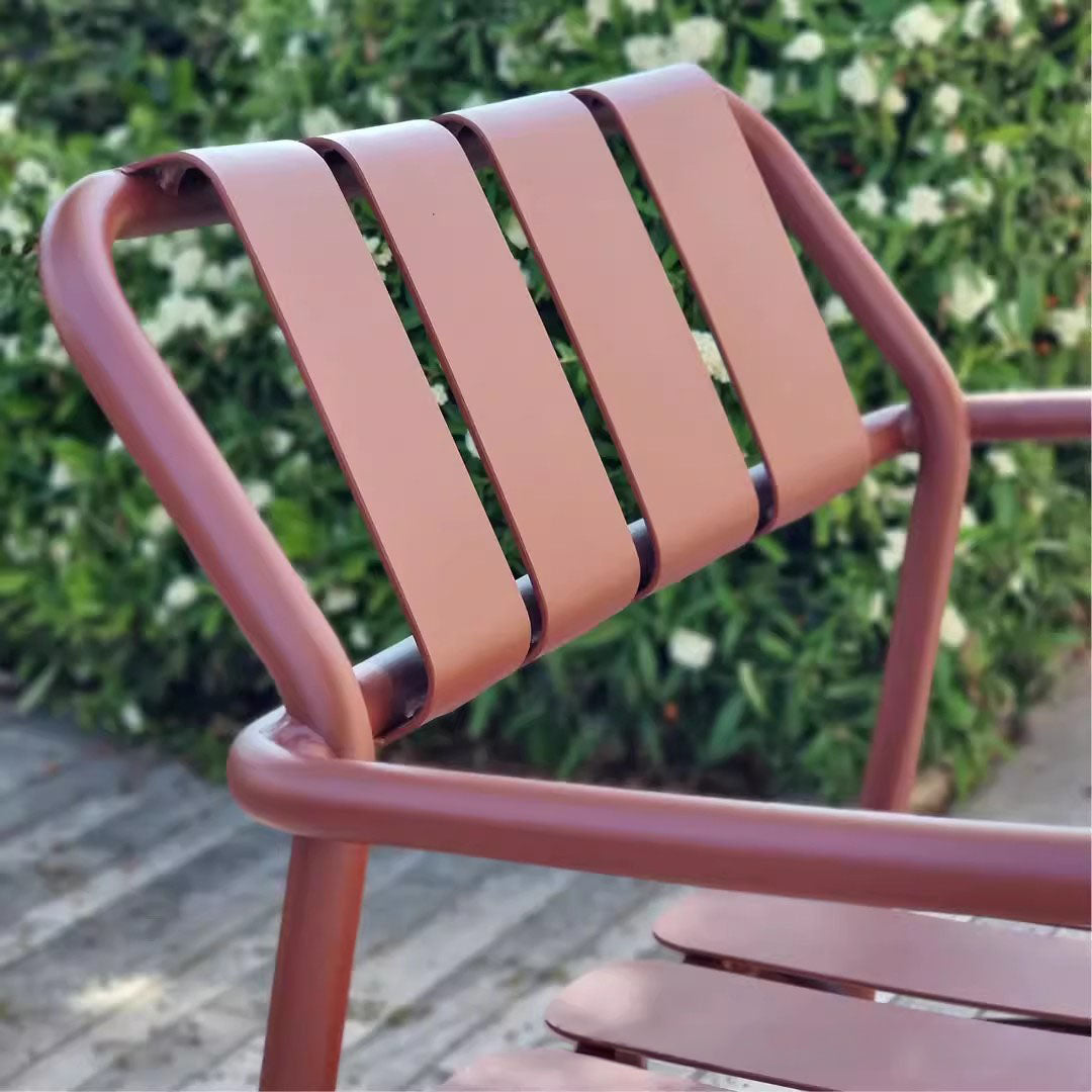 Frank – Conjunto de Exterior 3 Piezas | 2 Sillones + Mesa de Centro | Listones Metálicos | Acero | Rojo Vino