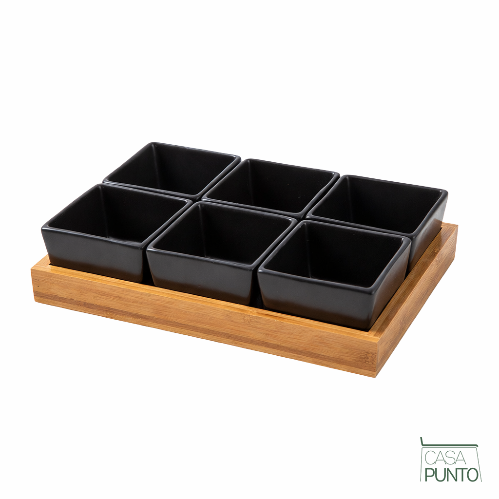 Juego de cuencos de cerámica negra mate Rebeka con detalles de bambú.