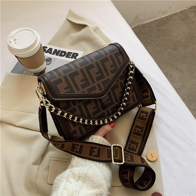 Bolso Bandolera Tipo Sobre Keri – Patrón Monograma, Cadena Dorada, Correa Ancha, 2 Colores