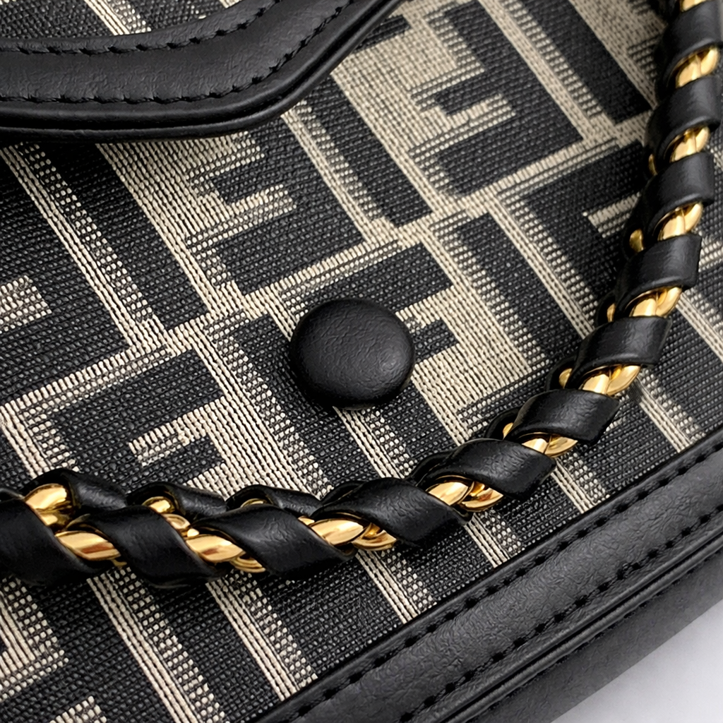 Bolso Bandolera Tipo Sobre Keri – Patrón Monograma, Cadena Dorada, Correa Ancha, 2 Colores