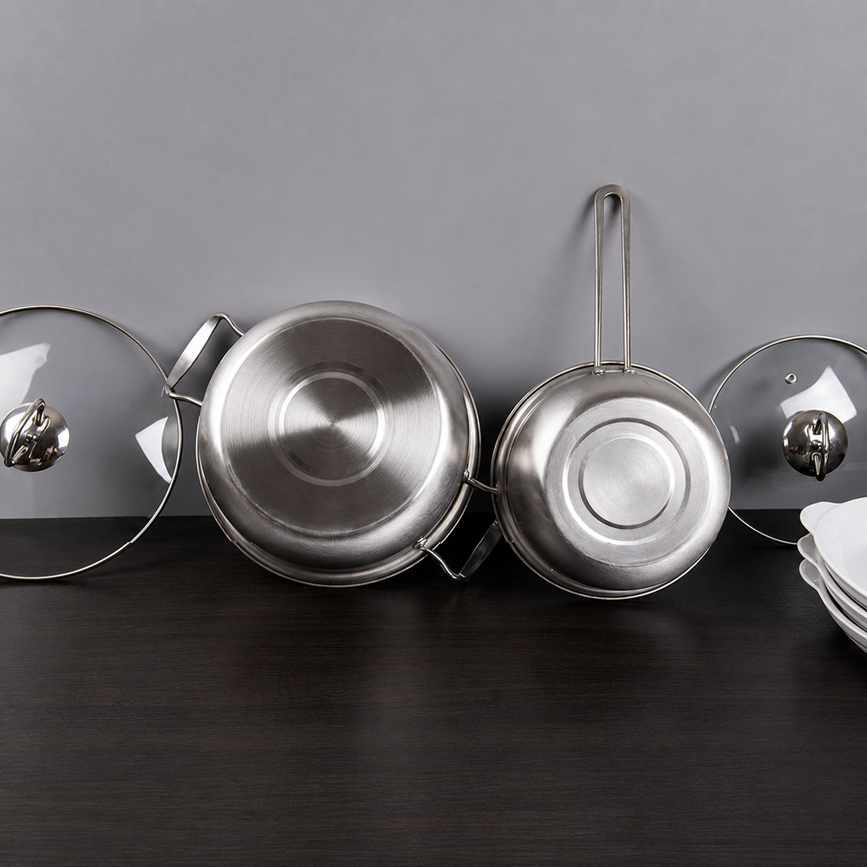 Set de cocina 3 piezas acero inoxidable Yeray — olla, cacerola y sartén, caja de regalo roja.